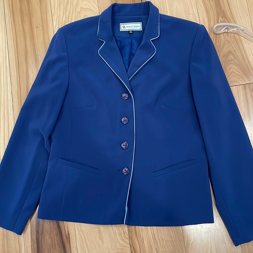 Travis Ayers blue jacket.
